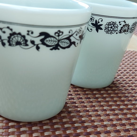 Pyrex Old Town Coffee Mugs - Picture 4 of 4